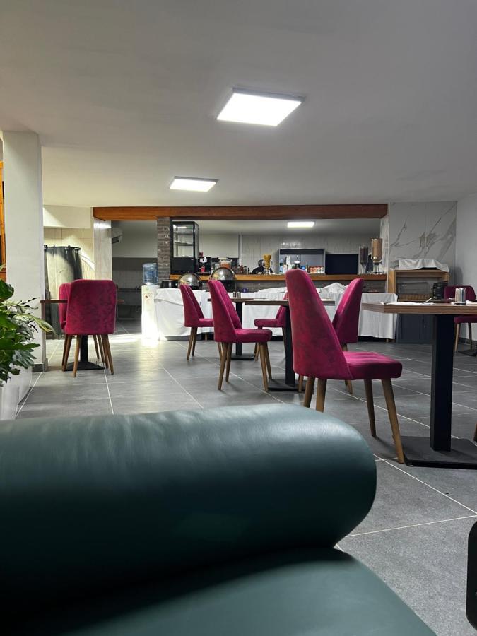 Hotel Aviation Saint-Gilles Ngoại thất bức ảnh